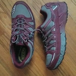 Keen hiking shoes size 10.5